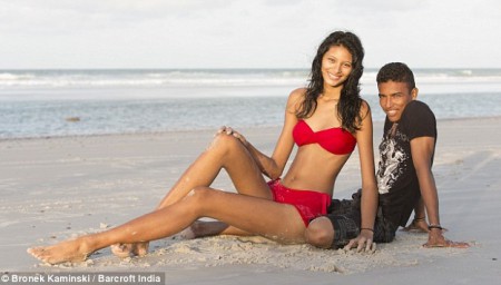La mujer mas alta del mundo Elisany Silva da Cruz y a sus 17 años de edad es la adolescente más alta del mundo, con sus 2 metros y 6 centímetros de altura